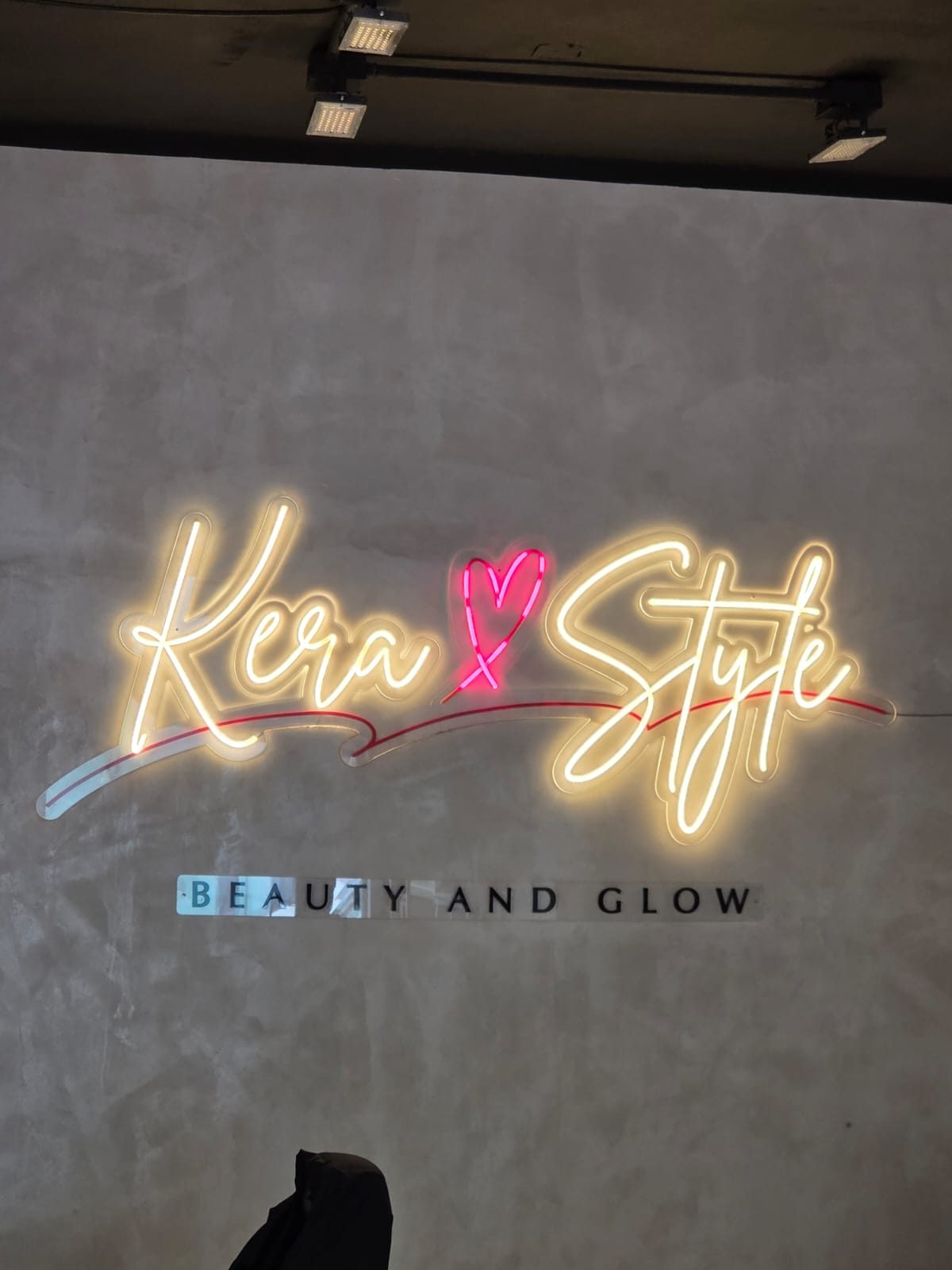 Letrero neón Kera Style · Beauty and Glow